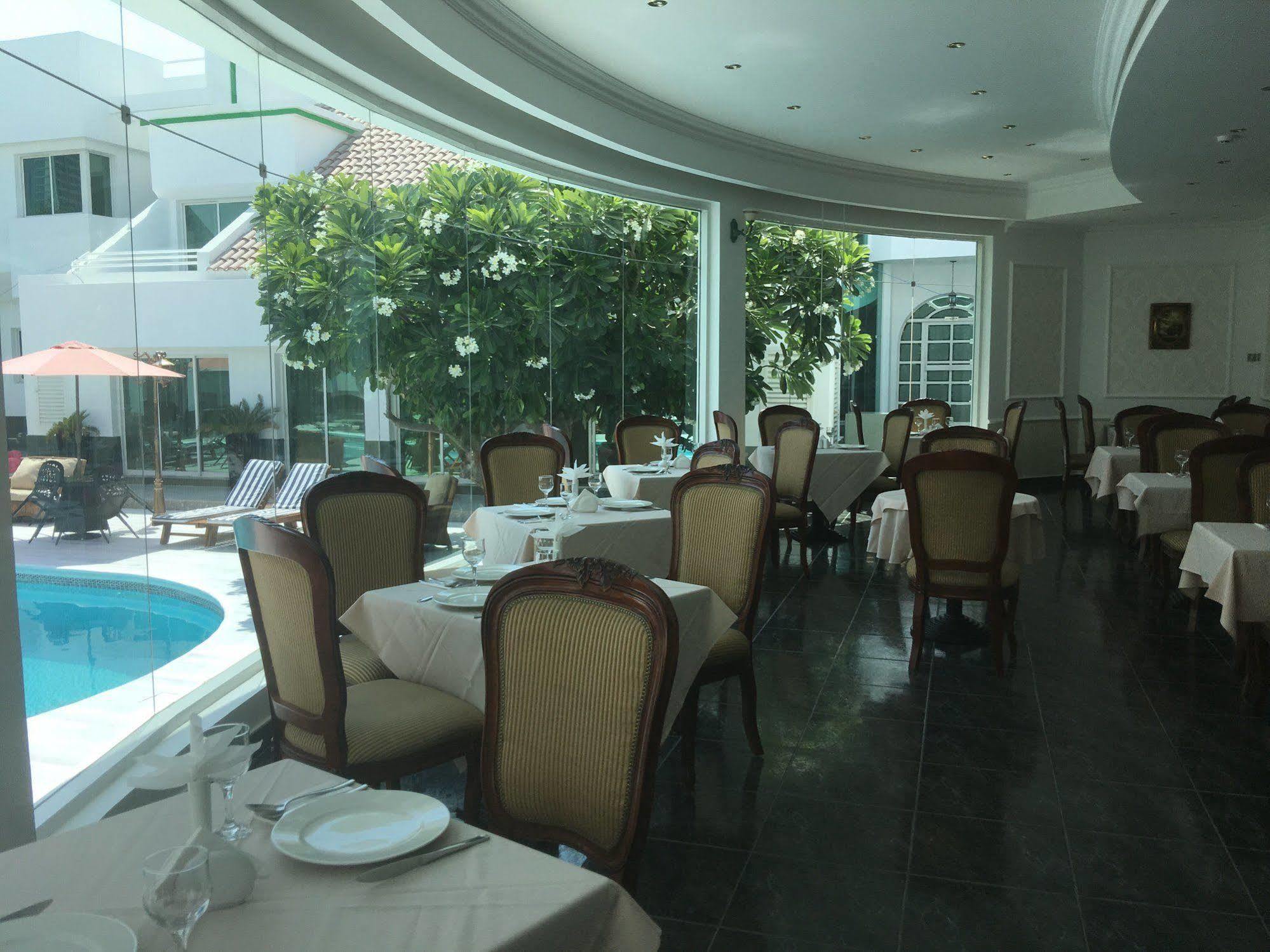 Al Khalidiah Resort Sardzsa Kültér fotó